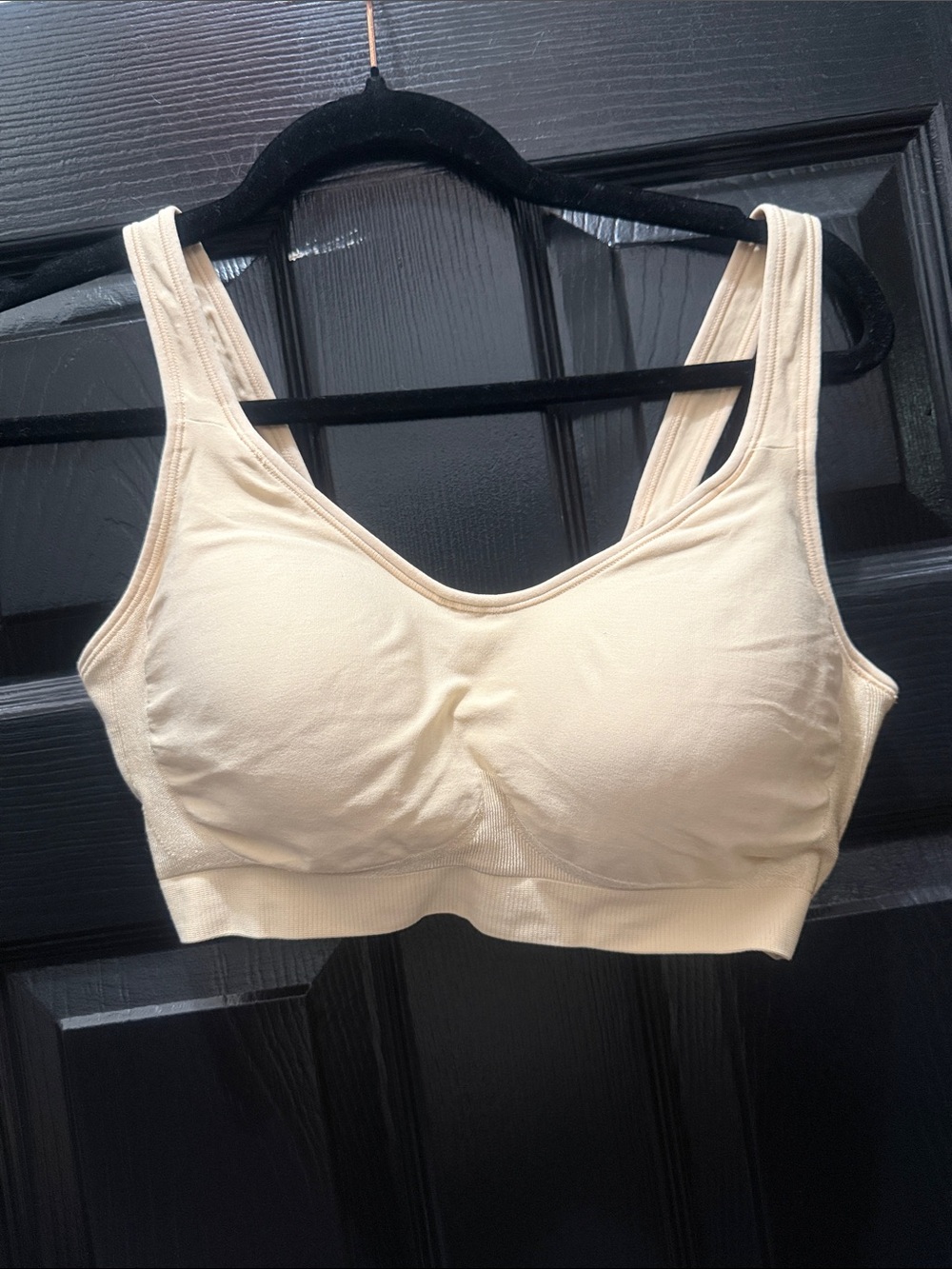 Seamless Wireless Scoop-Neck Bra in Nude